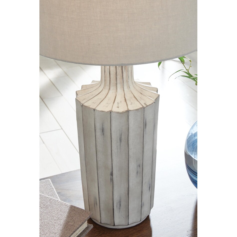 distressed brown lamps   