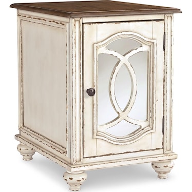 Realyn Chairside End Table